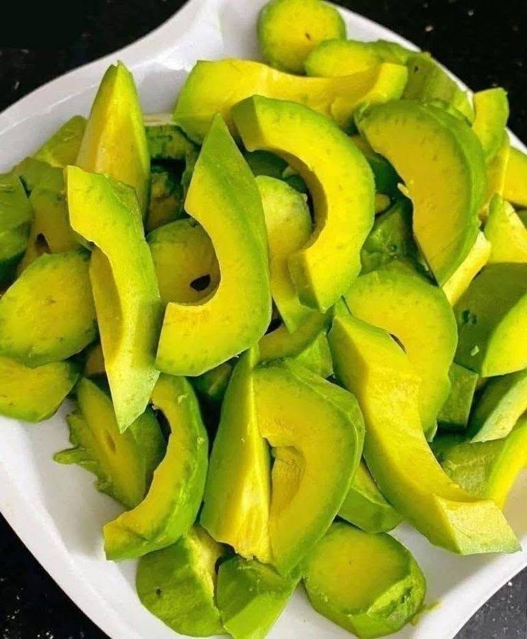 Médicos revelam que comer abacate causa… veja mais